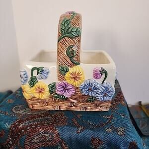 1996 Flowers Inc H Beaugart Designs GA Ceramic Flower Basket Spring 6 In planter